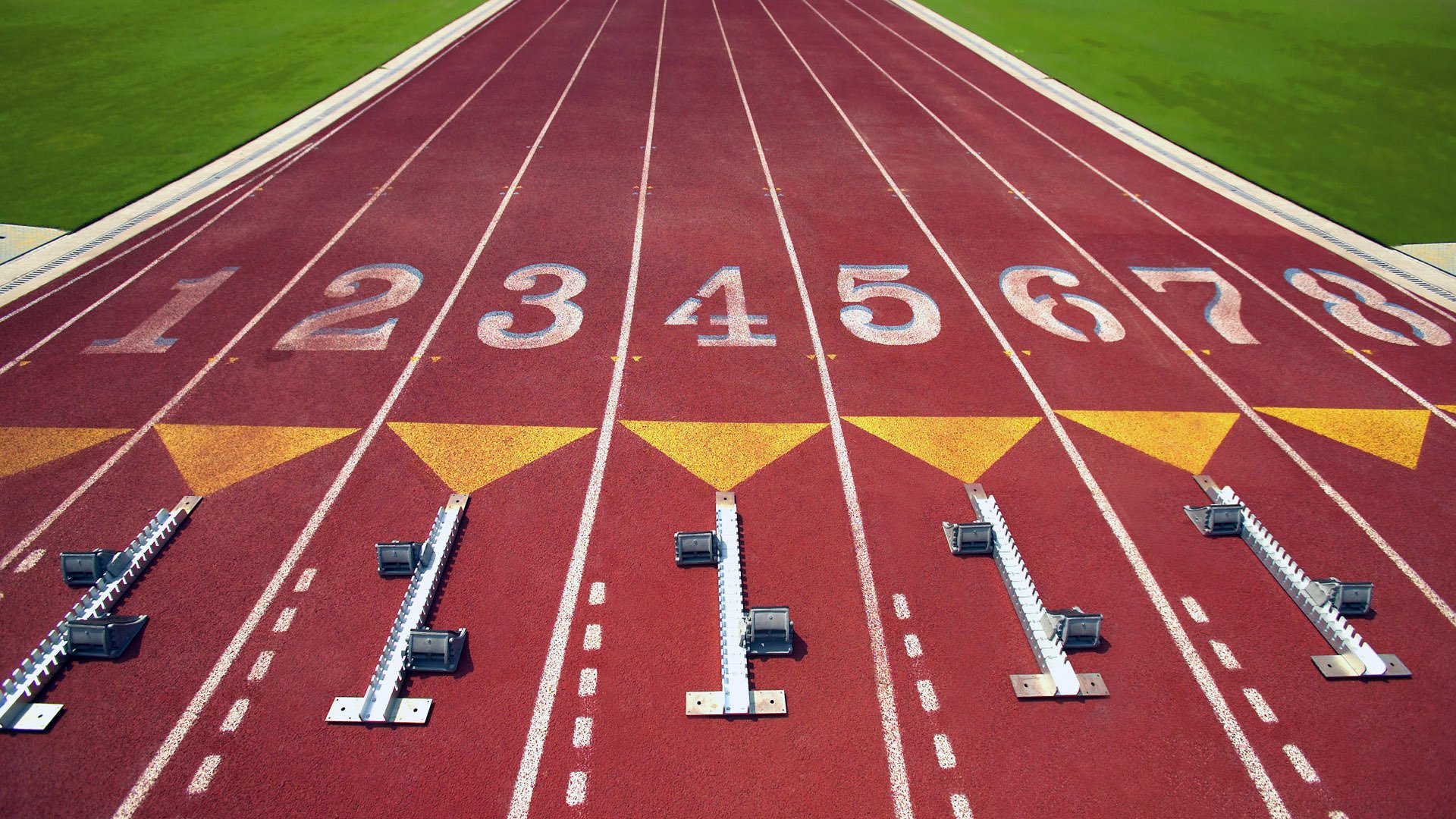 赚9亿关300店，好想来母公司港交所布局渐明，好想来休闲食品总部在江苏哪